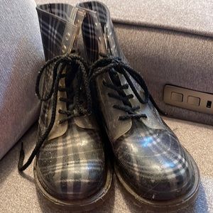 Dirty Laundry brown plaid rubber boots